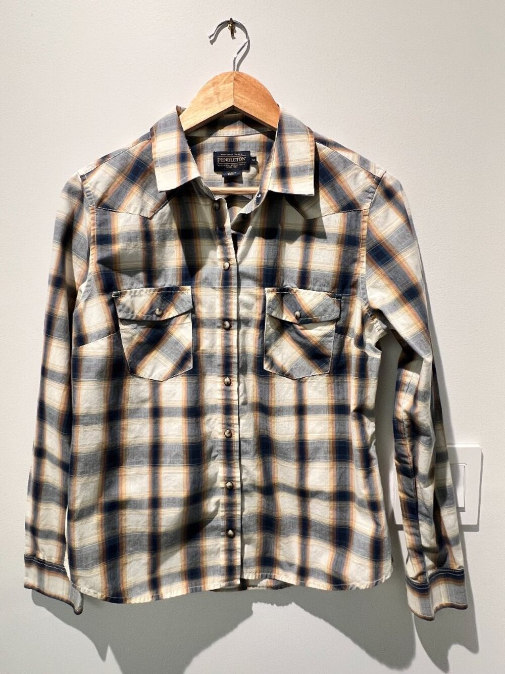 Women's Pendleton High Grade Western Wear Long Sleeve Plaid Pearl Snap Shirt - M